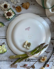 Load image into Gallery viewer, Wedgewood Etruria Ranunculus Plate