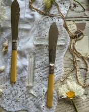 Load image into Gallery viewer, Twelve  Vintage Glass Knife Rests