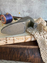 Load image into Gallery viewer, Victorian Style Pin Cushion Shoes