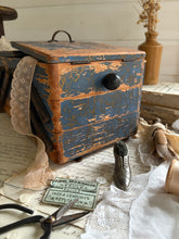 Load image into Gallery viewer, Wooden Cantilever Vintage Sewing Box