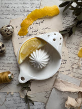 Load image into Gallery viewer, Vintage Lemon Juicer