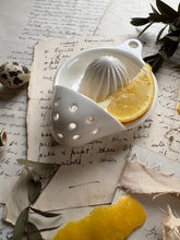 Load image into Gallery viewer, Vintage Lemon Juicer