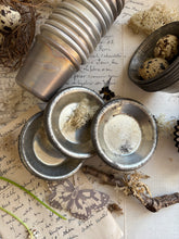 Load image into Gallery viewer, 8 Vintage Metal Moulds