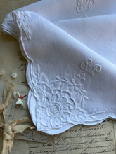 Load image into Gallery viewer, Set of 6 Vintage White Linen Napkins