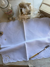 Load image into Gallery viewer, Set of 6 Vintage White Linen Napkins