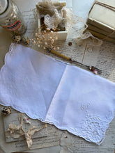 Load image into Gallery viewer, Set of 6 Vintage White Linen Napkins