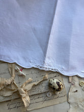 Load image into Gallery viewer, Set of 6 Vintage White Linen Napkins