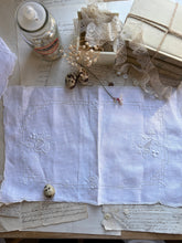 Load image into Gallery viewer, Set of 8 Vintage Linen-Cotton Napkins
