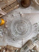 Load image into Gallery viewer, Vintage Clear Glass Lemon Juicer