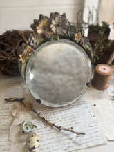 Load image into Gallery viewer, Vintage Round Barbola Mirror