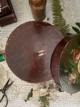 Load image into Gallery viewer, Round Antique Hat Box