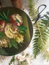 Load image into Gallery viewer, Round Antique Hat Box