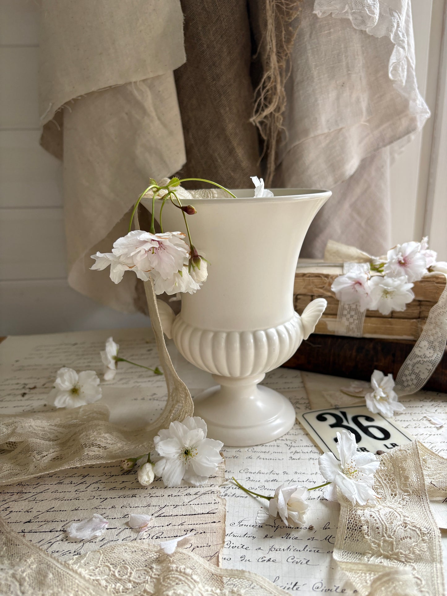 Vintage Wedgwood Etruria Barlaston Urn Vase