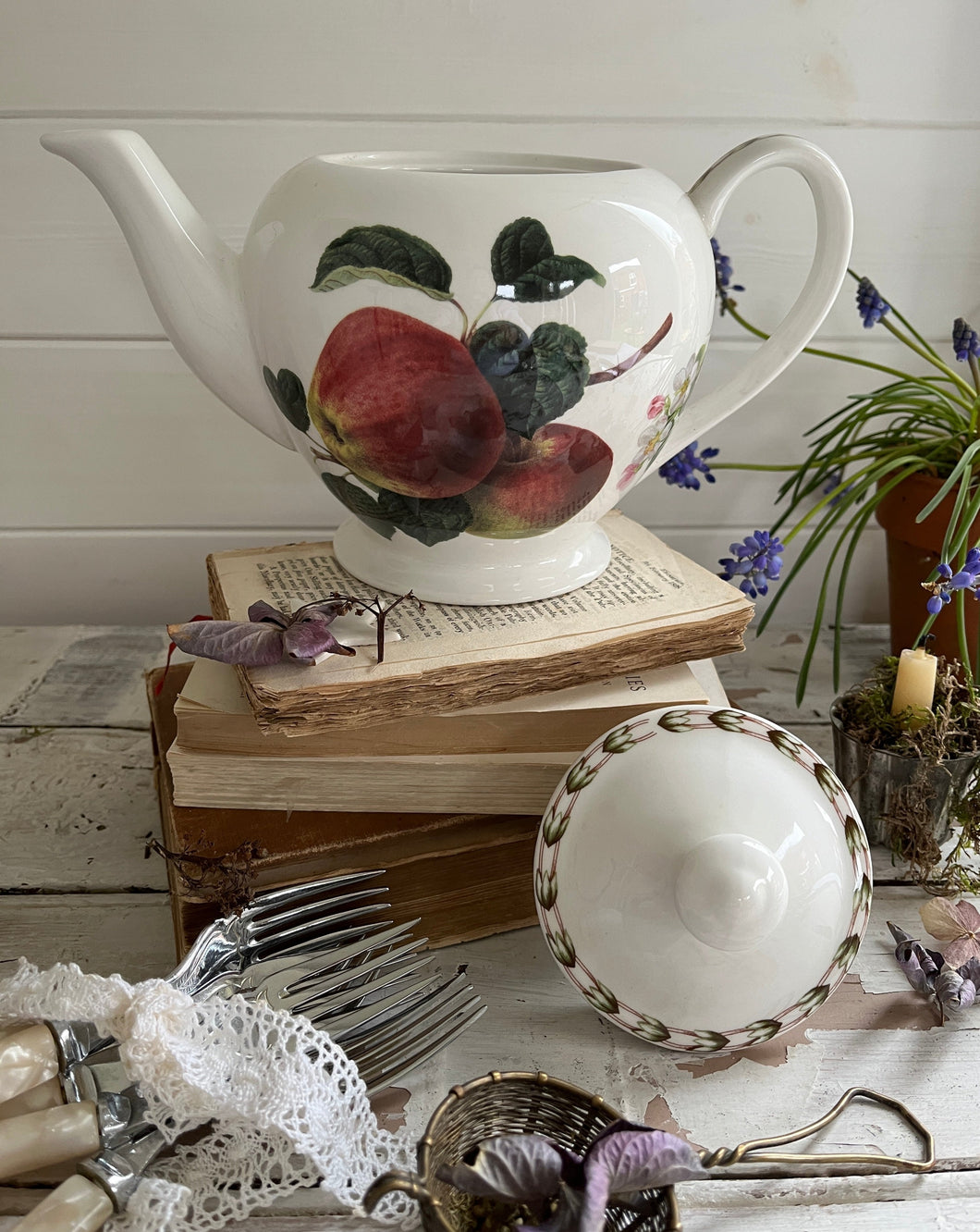 Vintage Teapot Fruit Design