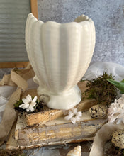 Load image into Gallery viewer, Sylvac Shell Design Mantle Vase
