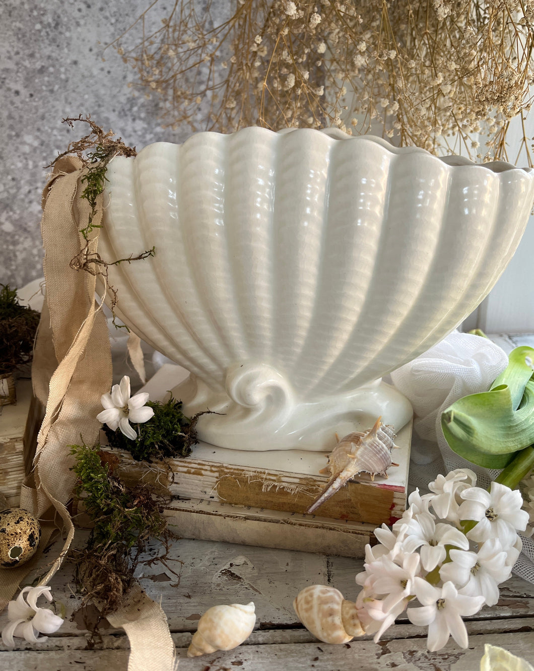Sylvac shell design mantle vase