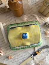 Load image into Gallery viewer, Vintage Cottage Design Butter Dish
