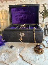 Load image into Gallery viewer, Vintage Leather Jewellery Box
