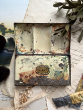 Load image into Gallery viewer, Winsor and Newton Vintage Paint Box
