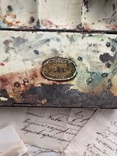 Load image into Gallery viewer, Winsor and Newton Vintage Paint Box
