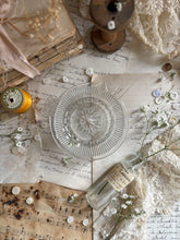 Load image into Gallery viewer, Vintage Clear Glass Lemon Juicer
