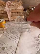 Load image into Gallery viewer, Vintage Clear Glass Lemon Juicer
