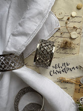 Load image into Gallery viewer, Vintage Napkin Rings
