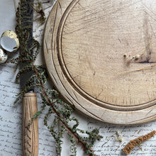Load image into Gallery viewer, Round Vintage Bread Board – Rustic “BREAD” &amp; Sunflower Designs
