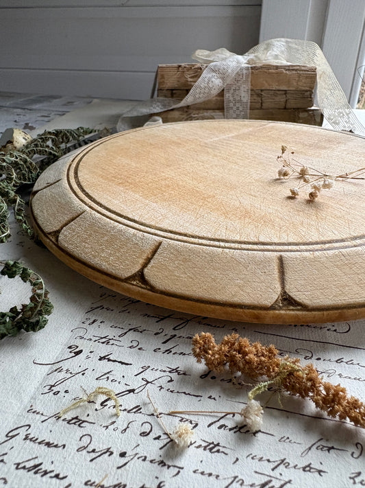 Round Vintage Bread Board – Rustic “BREAD” & Sunflower Designs