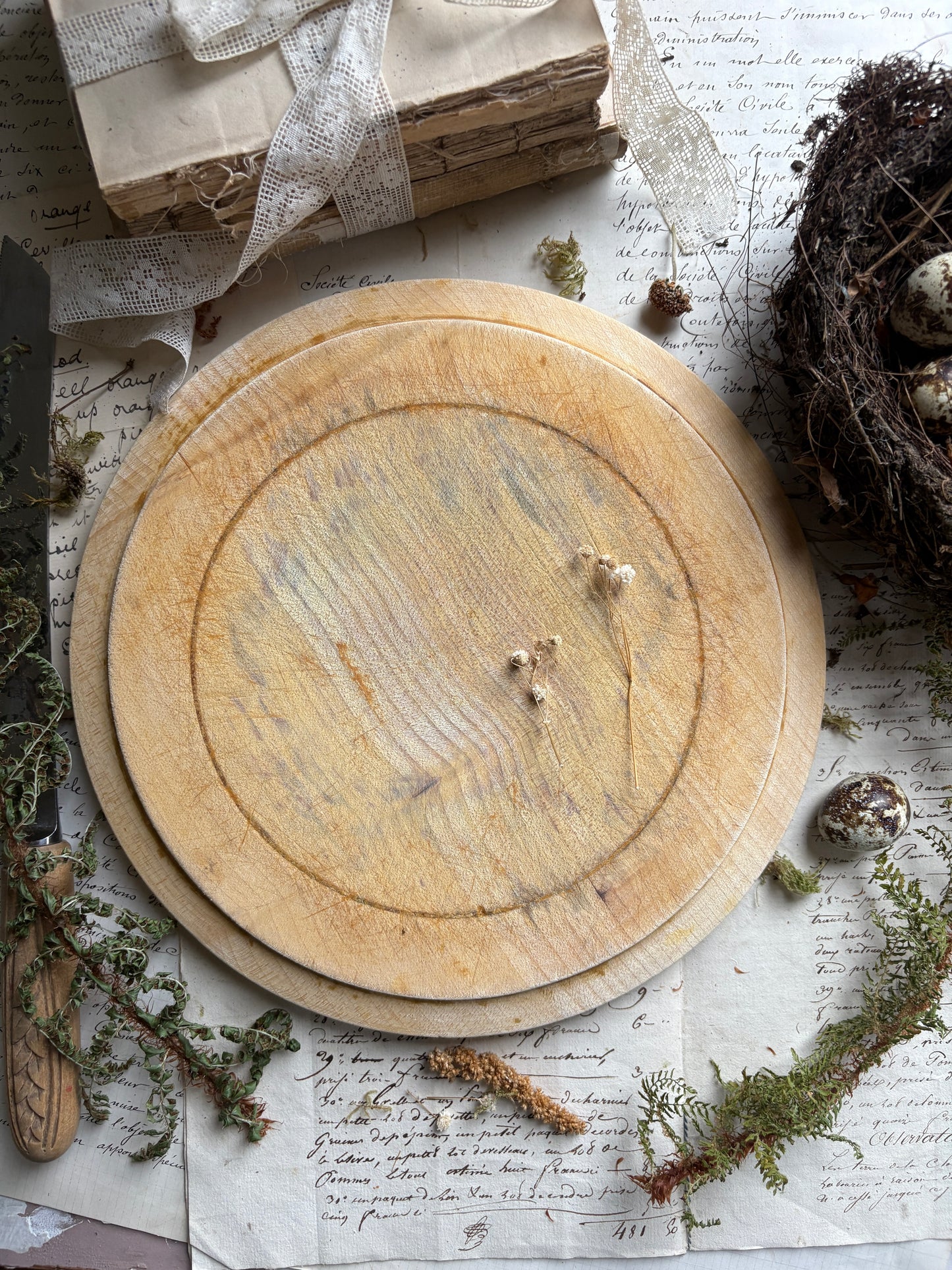 Round Vintage Bread Board – Rustic “BREAD” & Sunflower Designs