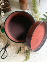 Load image into Gallery viewer, Round Antique Hat Box
