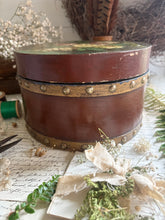 Load image into Gallery viewer, Round Antique Hat Box
