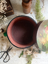 Load image into Gallery viewer, Round Antique Hat Box
