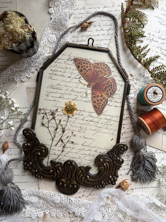 Vintage Style Glass Wall Hanging Decorative Frame with Tassels