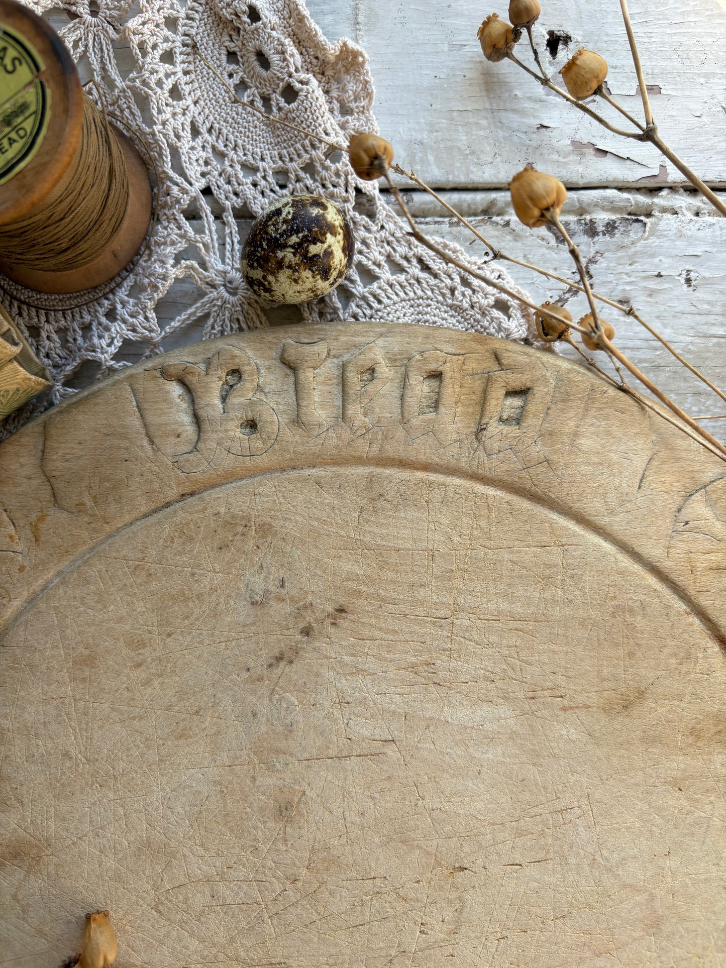 Round Vintage Bread Board – Rustic “BREAD” & Sunflower Designs