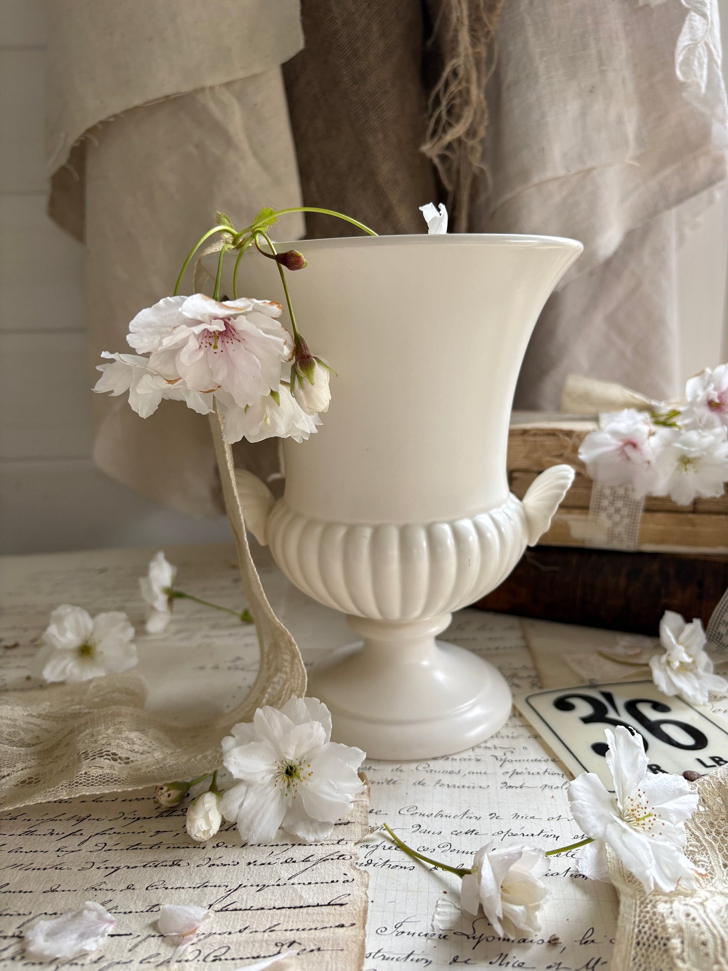 Vintage Wedgwood Etruria Barlaston Urn Vase