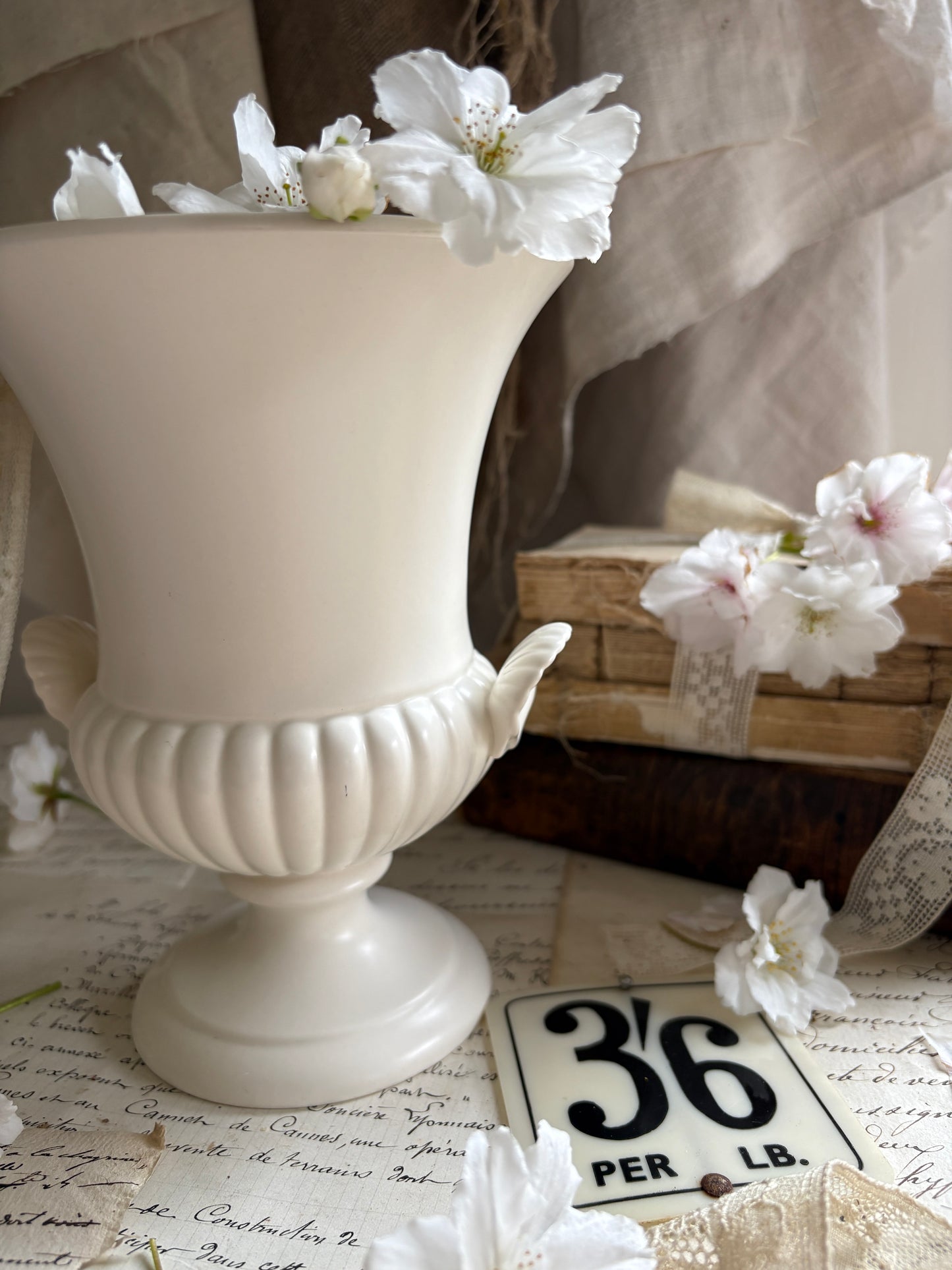 Vintage Wedgwood Etruria Barlaston Urn Vase
