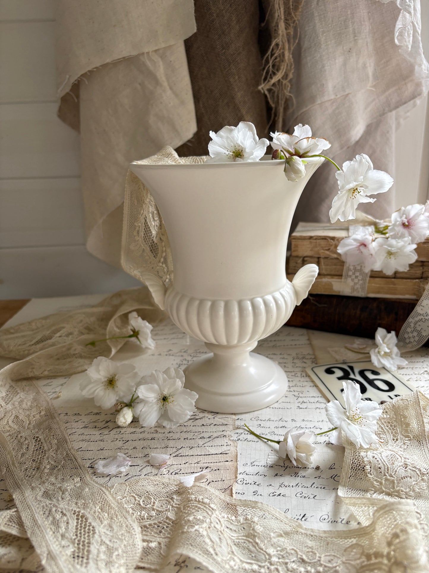 Vintage Wedgwood Etruria Barlaston Urn Vase