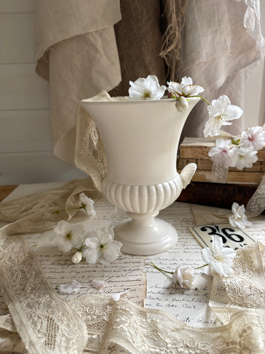 Vintage Wedgwood Etruria Barlaston Urn Vase