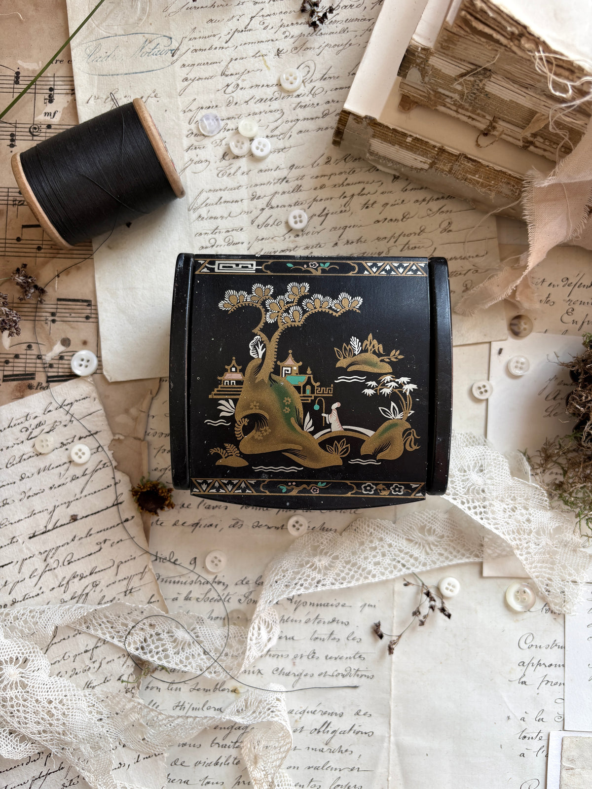 Vintage Asian Chinoiserie Black Lacquer Trinket Box