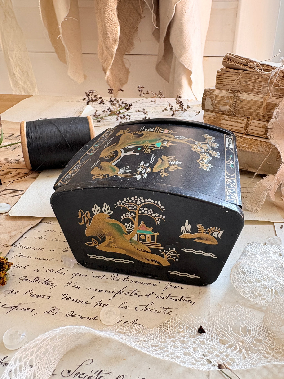 Vintage Asian Chinoiserie Black Lacquer Trinket Box