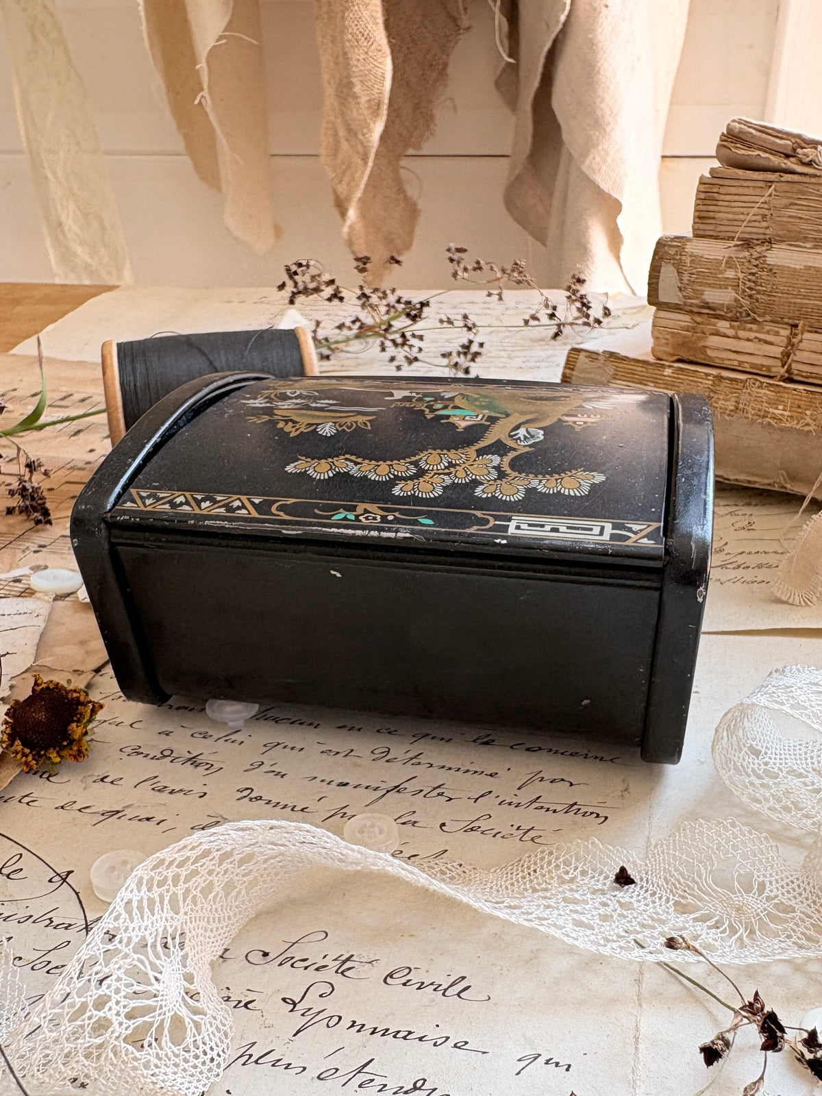 Vintage Asian Chinoiserie Black Lacquer Trinket Box