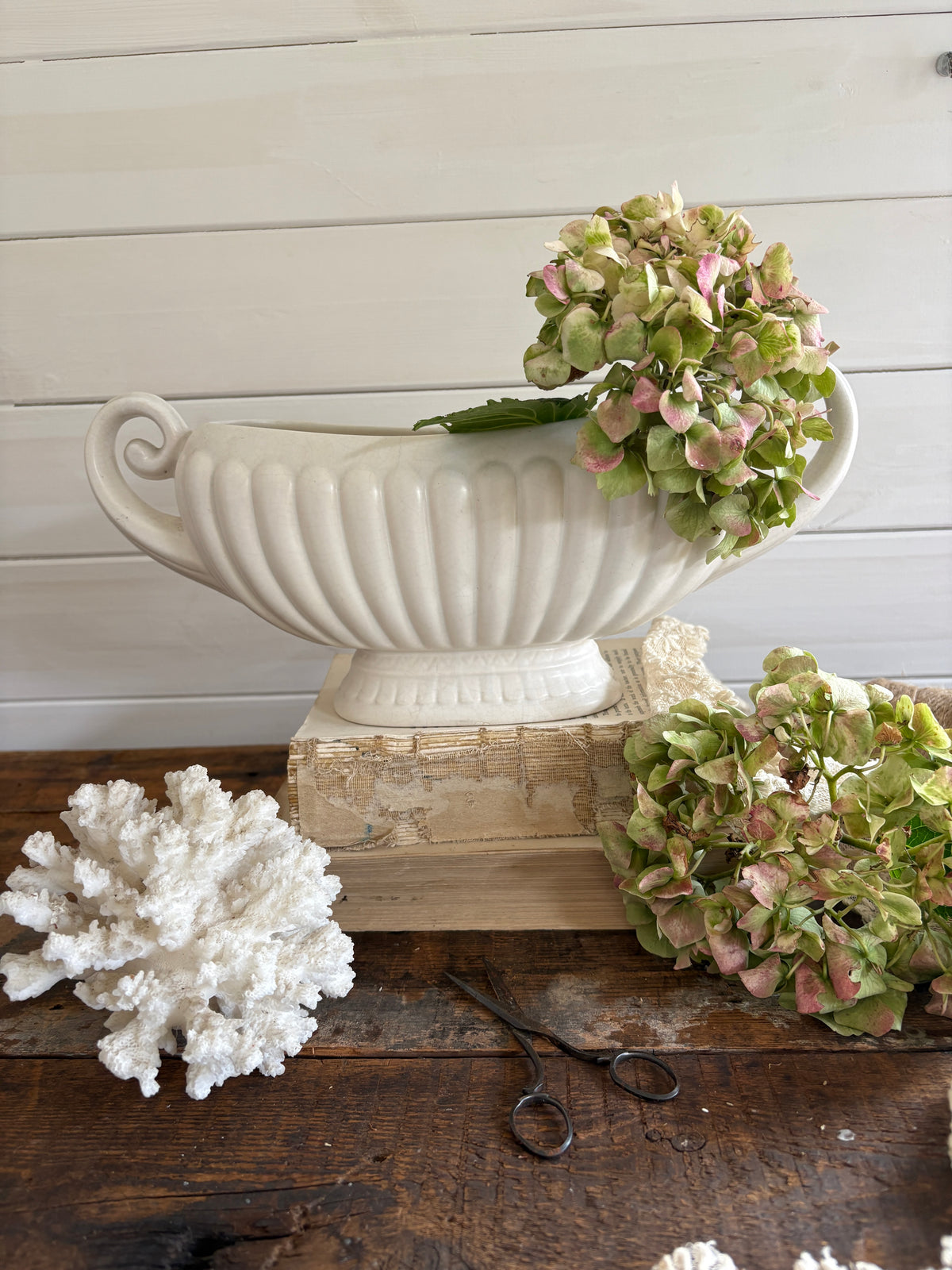 Vintage Shorter & Son Ribbed Mantle Vase