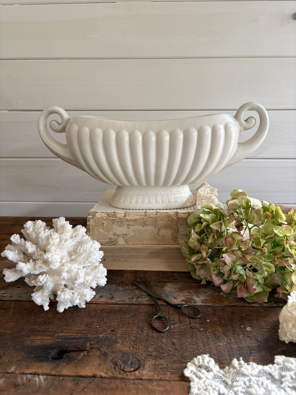 Vintage Shorter & Son Ribbed Mantle Vase
