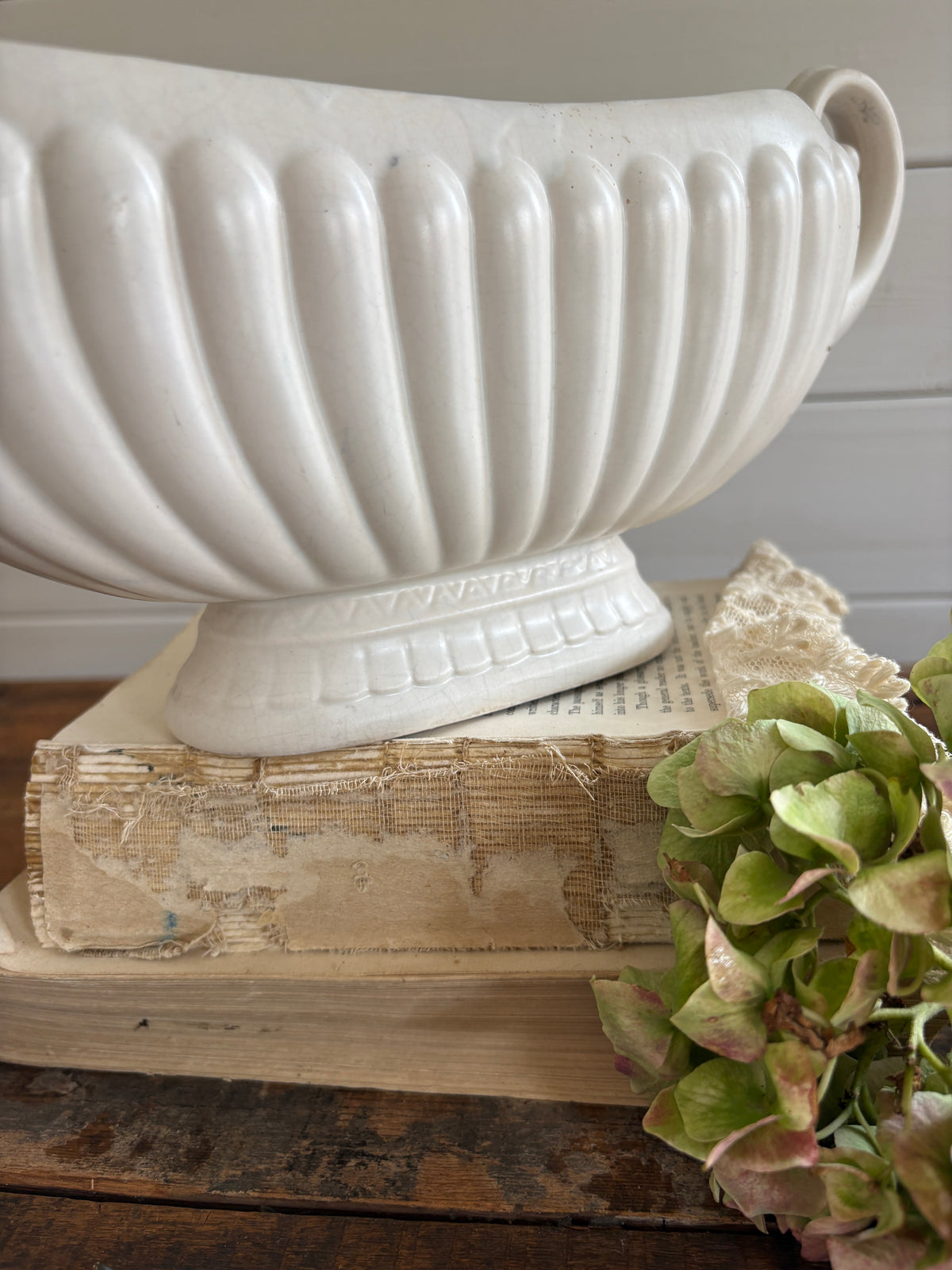 Vintage Shorter & Son Ribbed Mantle Vase