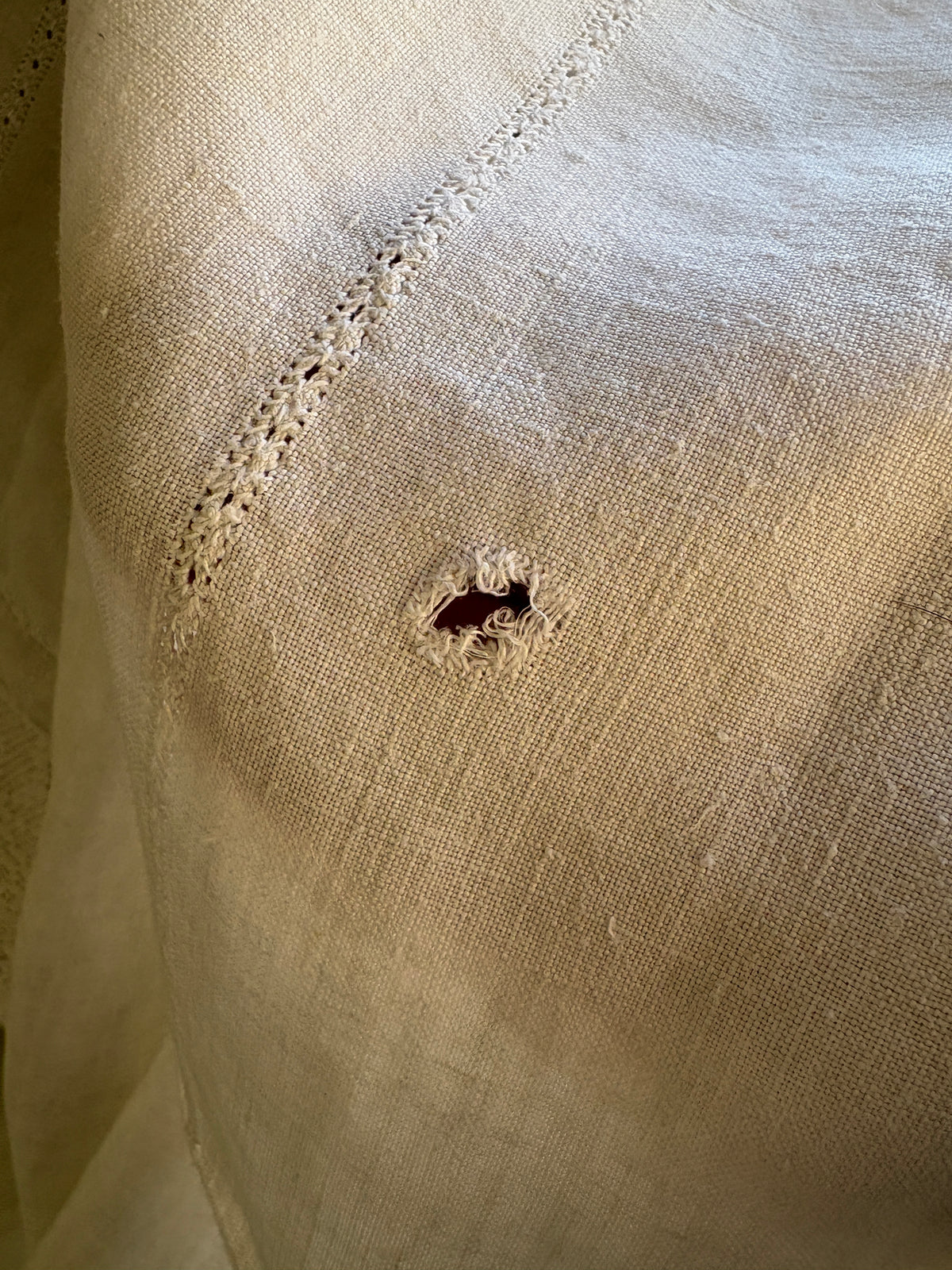Vintage Linen & Lace Border Tablecloth