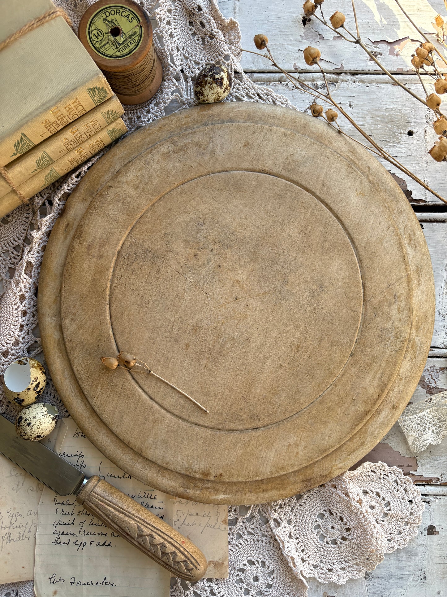 Round Vintage Bread Board – Rustic “BREAD” & Sunflower Designs