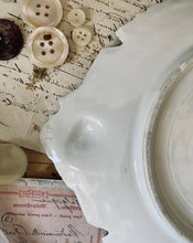 Load image into Gallery viewer, Vintage Cherub Decorative plates
